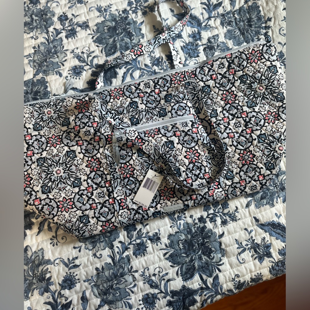 NWT Vera Bradley Deluxe Weekender Tote in Lisbon Medallion